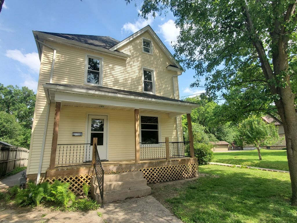 712 3rd st A, Moline, IL 61265