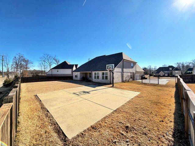 408 TENDER OAKS LN N, Collierville, TN 38017