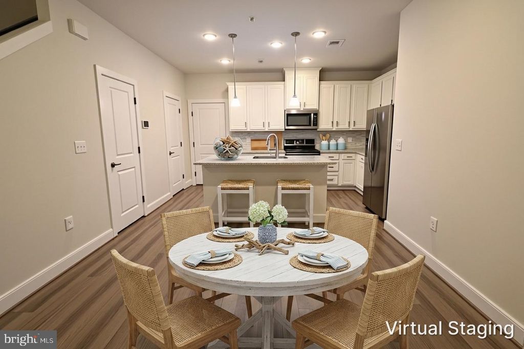 Image 11 of property listing at 12854 CLOVERLEAF CENTER DR #165 E, Germantown, MD 20874