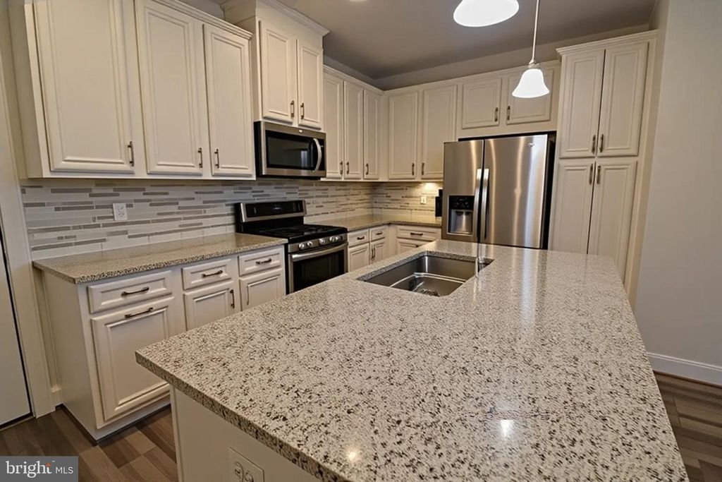 Image 14 of property listing at 12854 CLOVERLEAF CENTER DR #165 E, Germantown, MD 20874
