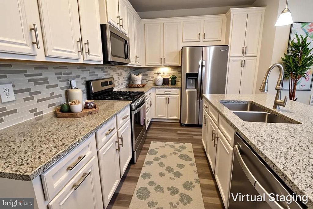 Image 15 of property listing at 12854 CLOVERLEAF CENTER DR #165 E, Germantown, MD 20874