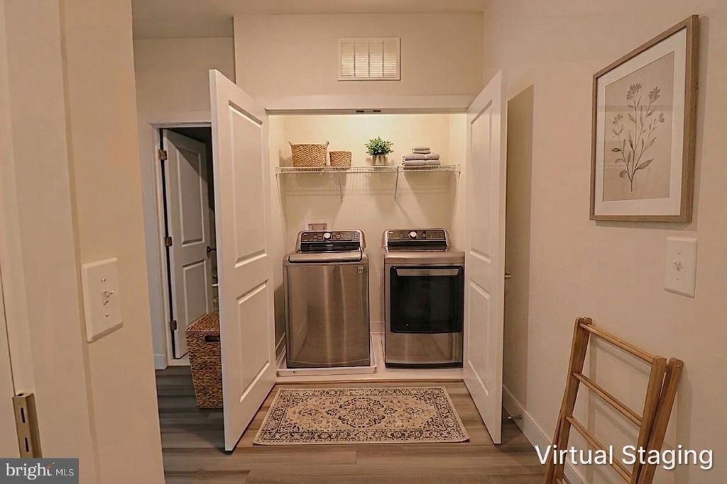 Image 18 of property listing at 12854 CLOVERLEAF CENTER DR #165 E, Germantown, MD 20874