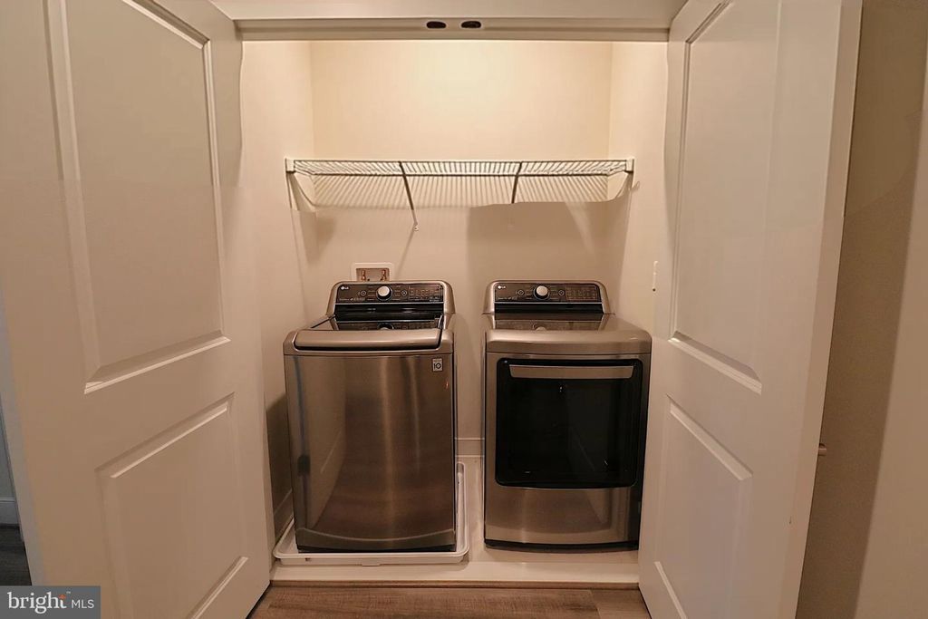 Image 21 of property listing at 12854 CLOVERLEAF CENTER DR #165 E, Germantown, MD 20874