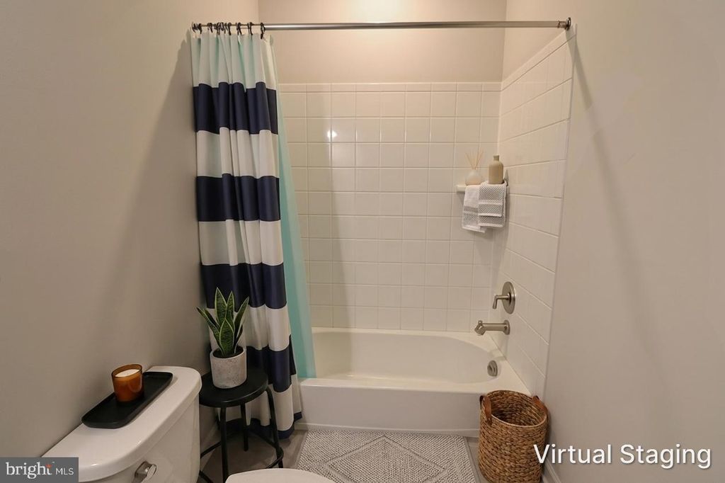 Image 24 of property listing at 12854 CLOVERLEAF CENTER DR #165 E, Germantown, MD 20874