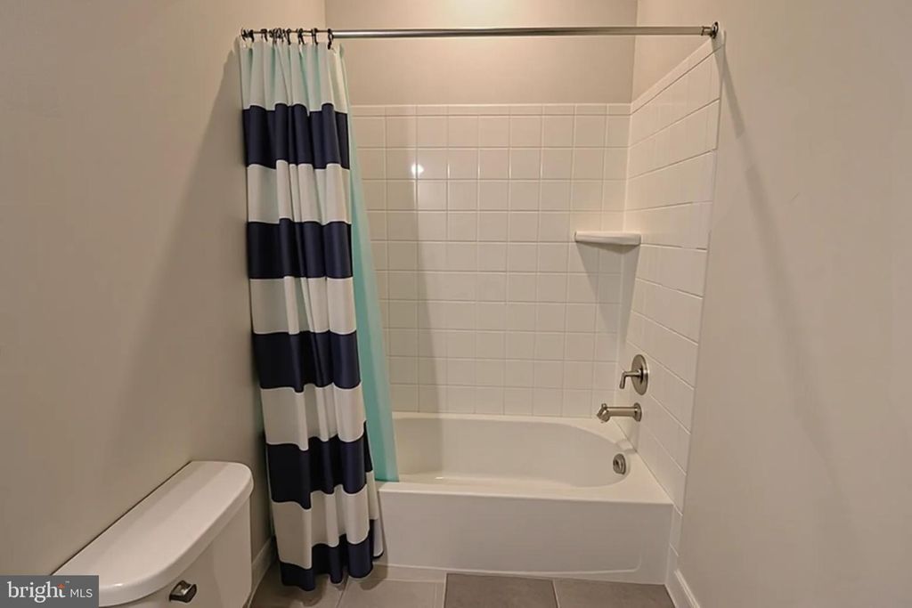 Image 25 of property listing at 12854 CLOVERLEAF CENTER DR #165 E, Germantown, MD 20874