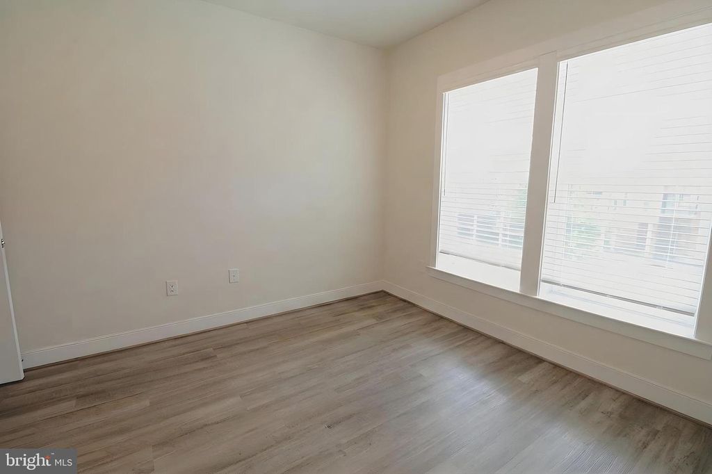 Image 29 of property listing at 12854 CLOVERLEAF CENTER DR #165 E, Germantown, MD 20874
