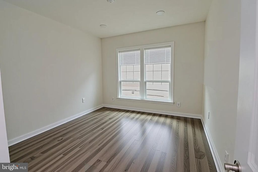 Image 31 of property listing at 12854 CLOVERLEAF CENTER DR #165 E, Germantown, MD 20874