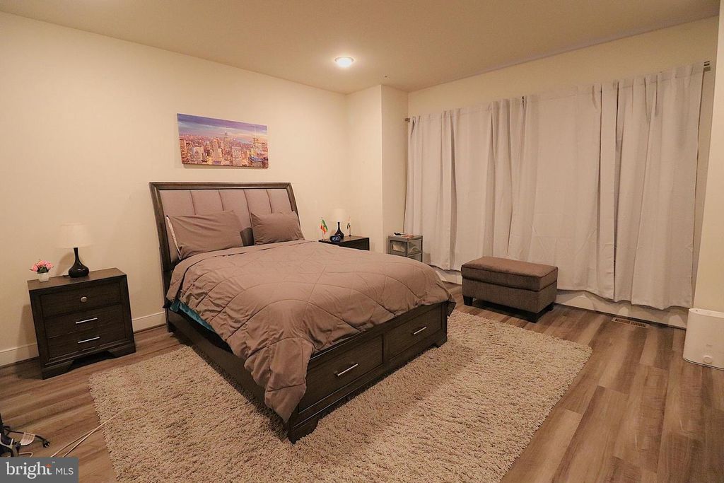 Image 34 of property listing at 12854 CLOVERLEAF CENTER DR #165 E, Germantown, MD 20874
