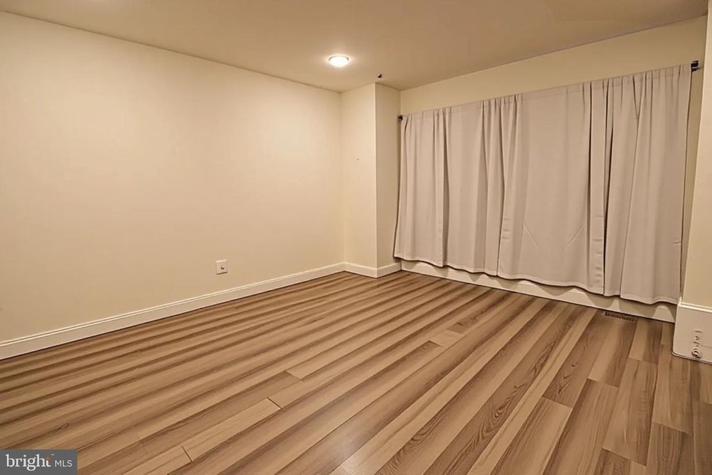 Image 35 of property listing at 12854 CLOVERLEAF CENTER DR #165 E, Germantown, MD 20874