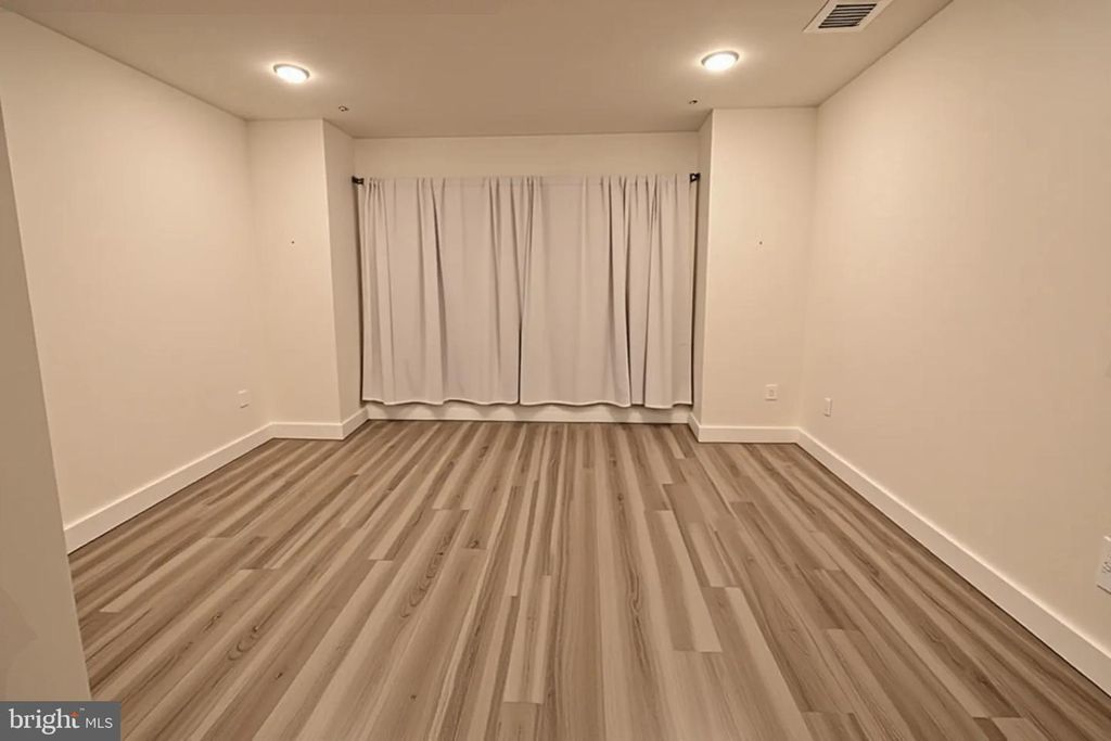 Image 37 of property listing at 12854 CLOVERLEAF CENTER DR #165 E, Germantown, MD 20874