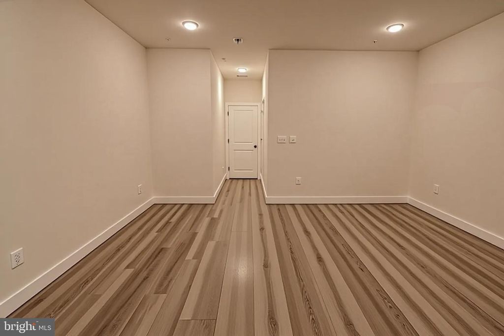 Image 39 of property listing at 12854 CLOVERLEAF CENTER DR #165 E, Germantown, MD 20874