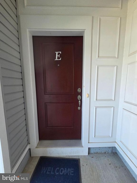 Image 4 of property listing at 12854 CLOVERLEAF CENTER DR #165 E, Germantown, MD 20874