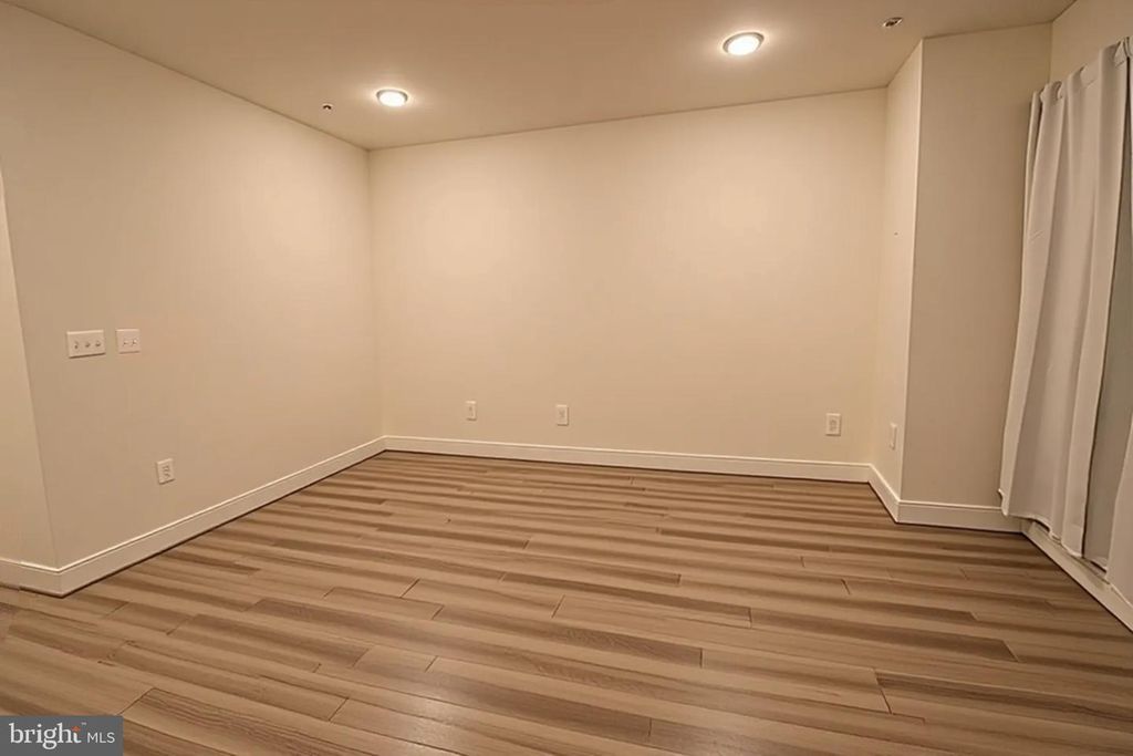 Image 41 of property listing at 12854 CLOVERLEAF CENTER DR #165 E, Germantown, MD 20874