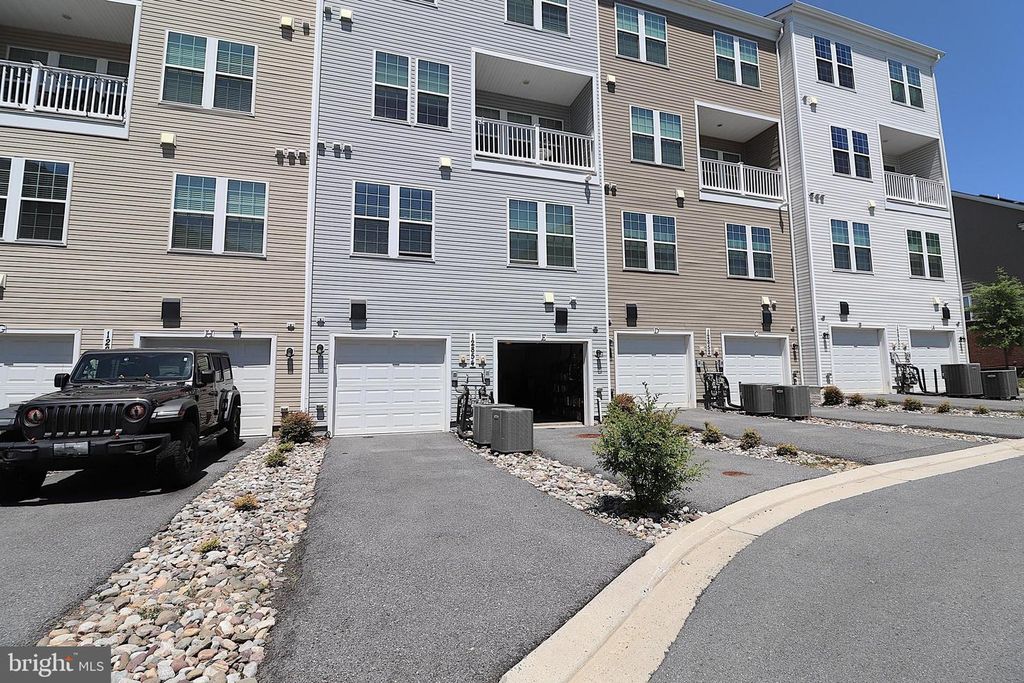 Image 47 of property listing at 12854 CLOVERLEAF CENTER DR #165 E, Germantown, MD 20874