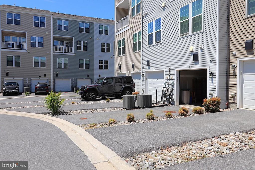 Image 49 of property listing at 12854 CLOVERLEAF CENTER DR #165 E, Germantown, MD 20874