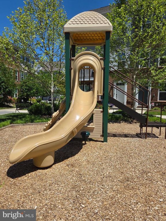Image 50 of property listing at 12854 CLOVERLEAF CENTER DR #165 E, Germantown, MD 20874