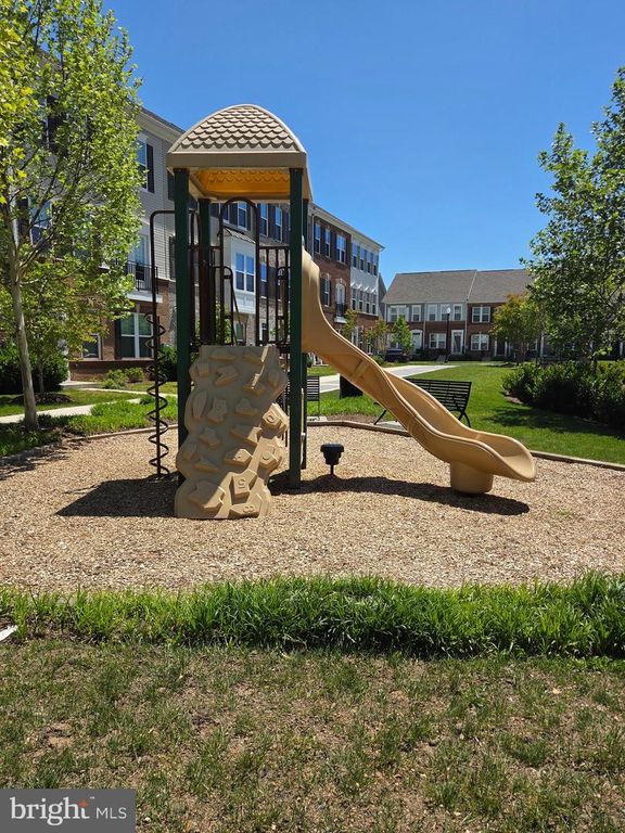 Image 51 of property listing at 12854 CLOVERLEAF CENTER DR #165 E, Germantown, MD 20874