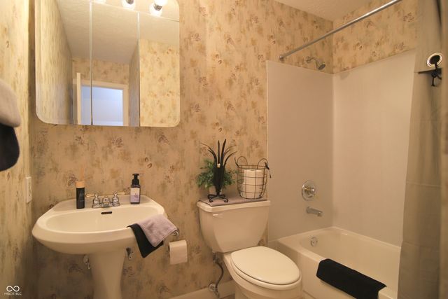 104 Apple Tree Court, Fishers, IN 46038