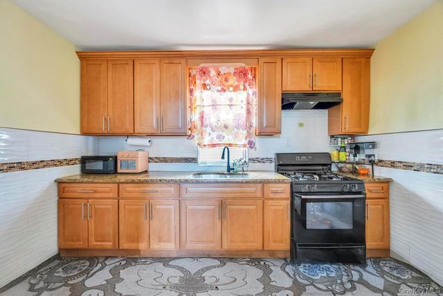 95-26 86th St, Ozone Park, NY 11416