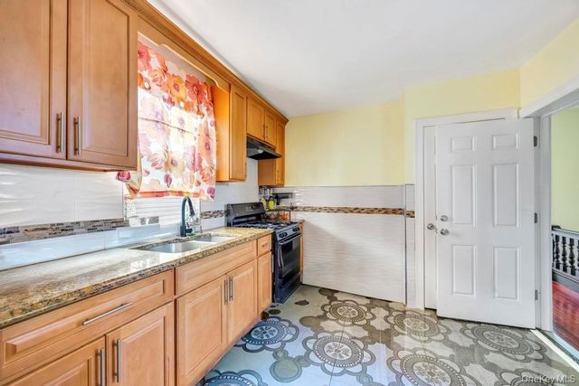 95-26 86th St, Ozone Park, NY 11416