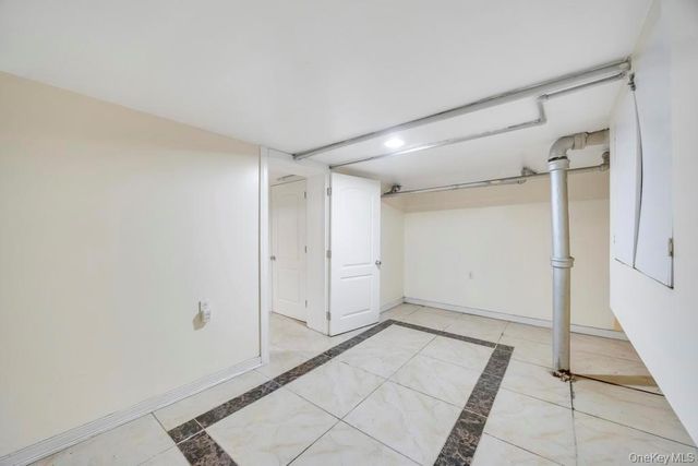 95-26 86th St, Ozone Park, NY 11416