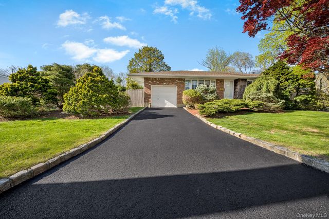 15 Saddle Lane, Huntington Station, NY 11746