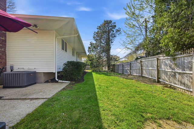15 Saddle Lane, Huntington Station, NY 11746