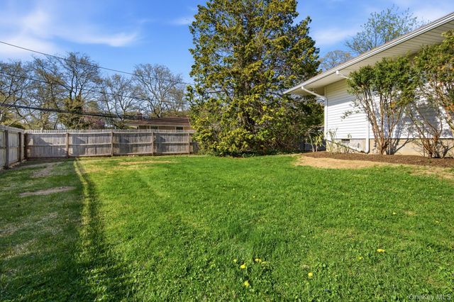 15 Saddle Lane, Huntington Station, NY 11746