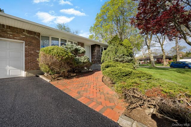 15 Saddle Lane, Huntington Station, NY 11746