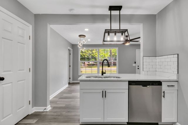 1806 Greerson Dr, Murfreesboro, TN 37130