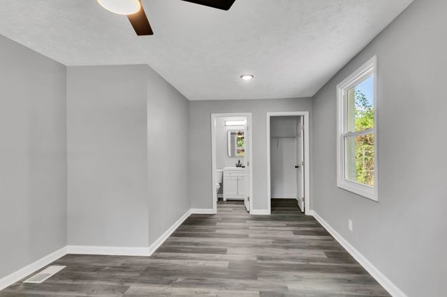 1806 Greerson Dr, Murfreesboro, TN 37130