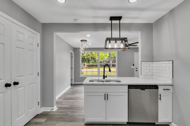 1806 Greerson Dr, Murfreesboro, TN 37130