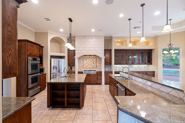 18875 Shadow Canyon, Helotes, TX 78023
