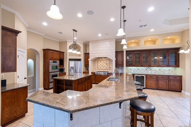 18875 Shadow Canyon, Helotes, TX 78023