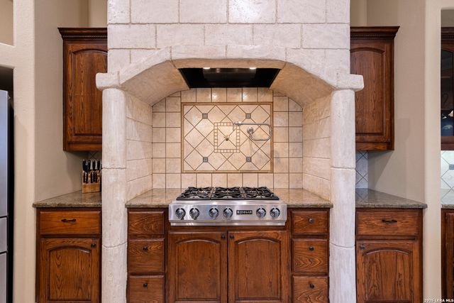 18875 Shadow Canyon, Helotes, TX 78023