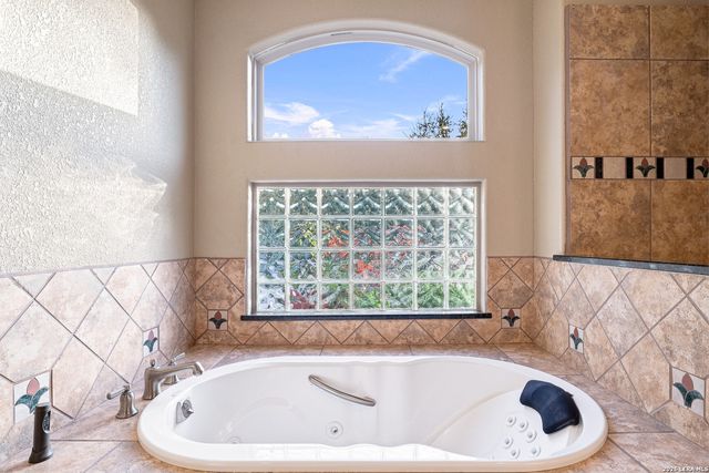 18875 Shadow Canyon, Helotes, TX 78023