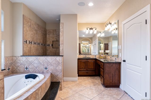 18875 Shadow Canyon, Helotes, TX 78023