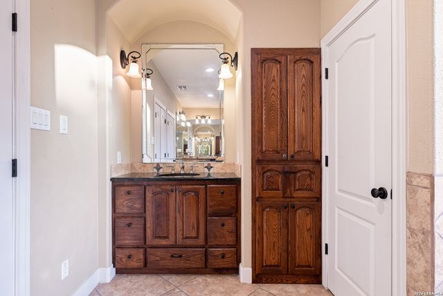 18875 Shadow Canyon, Helotes, TX 78023