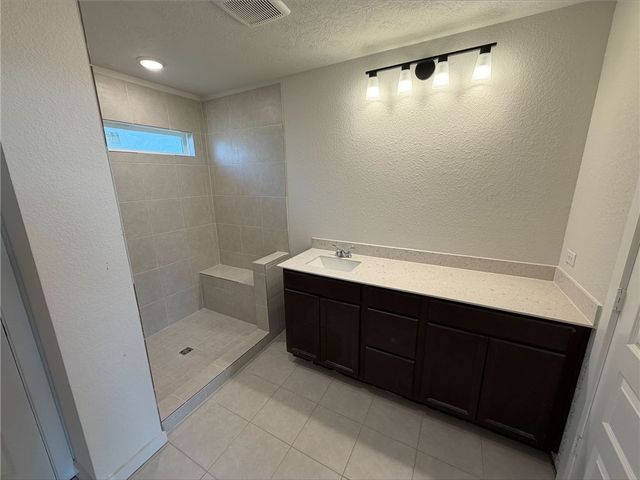 317 Harvest Lake Drive, Snook, TX 77878