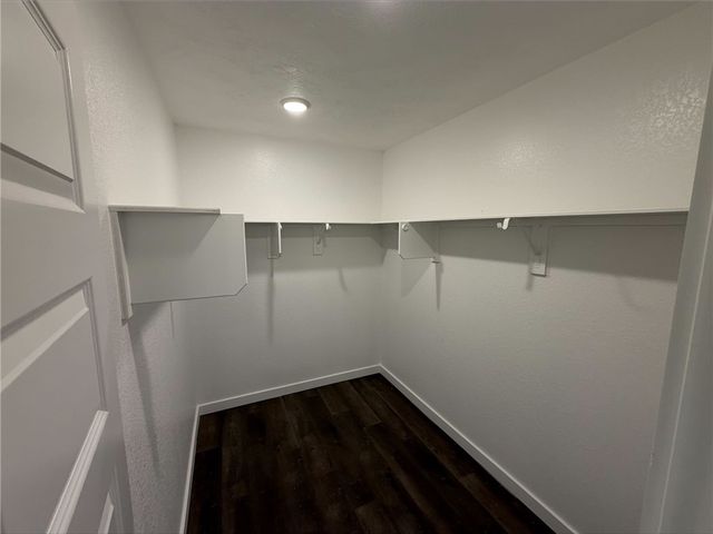 317 Harvest Lake Drive, Snook, TX 77878