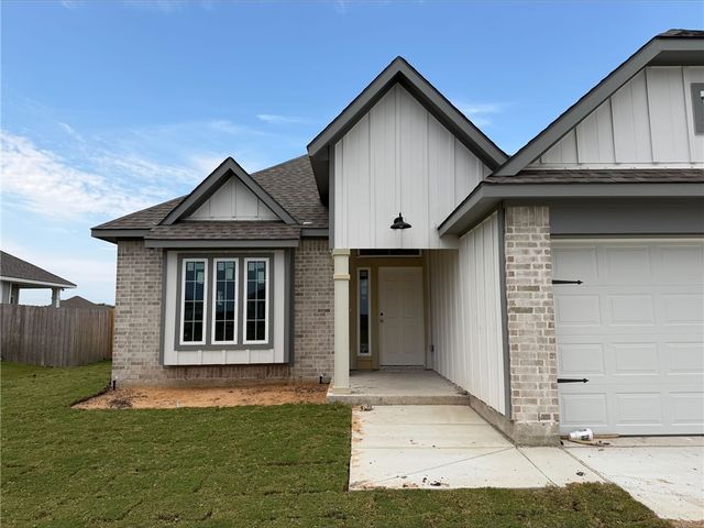 317 Harvest Lake Drive, Snook, TX 77878