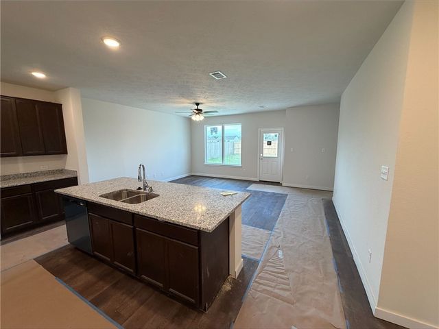 317 Harvest Lake Drive, Snook, TX 77878