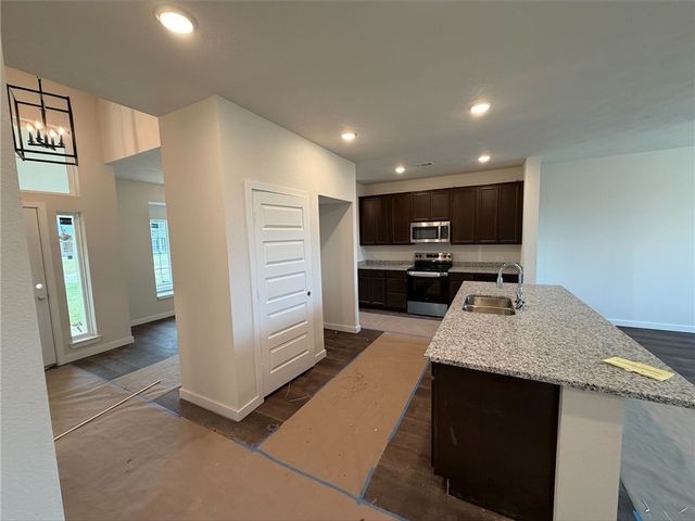 317 Harvest Lake Drive, Snook, TX 77878