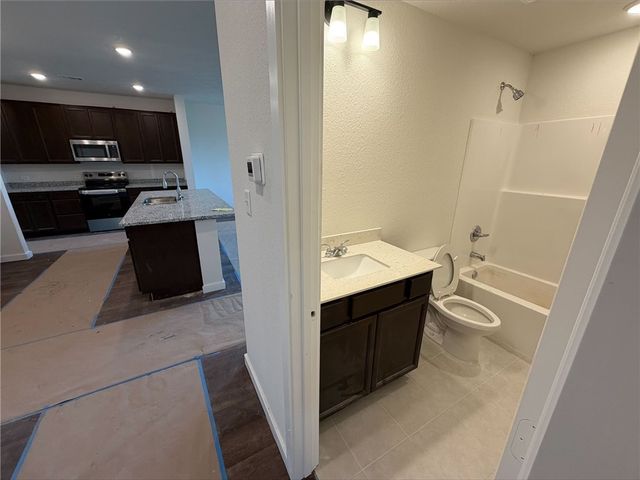 317 Harvest Lake Drive, Snook, TX 77878