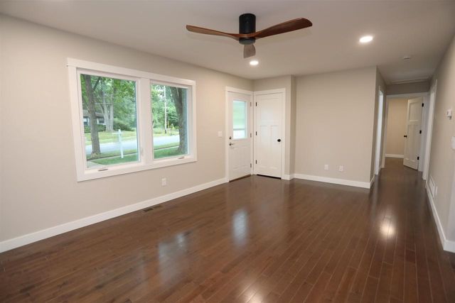 4222 School Road, Madison, WI 53704