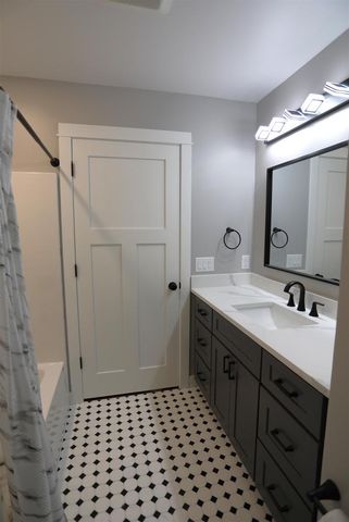 4222 School Road, Madison, WI 53704