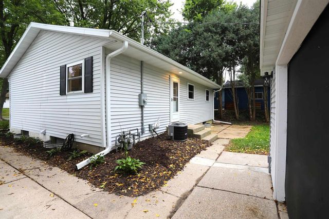 4222 School Road, Madison, WI 53704