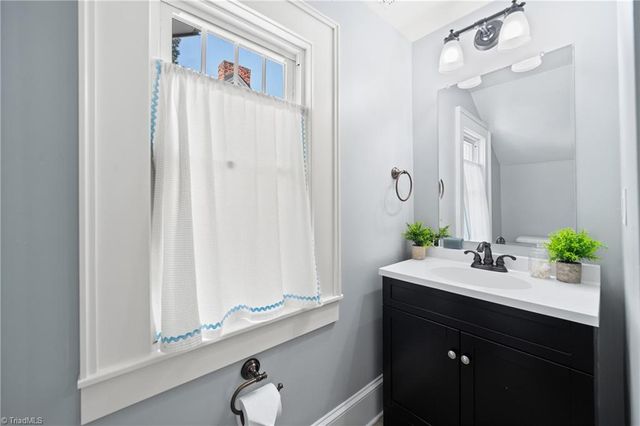 451 S Hawthorne Road, Winston-salem, NC 27103