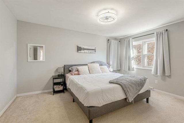 906 CHICORY Way, Sun Prairie, WI 53590