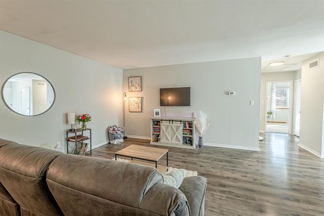 906 CHICORY Way, Sun Prairie, WI 53590